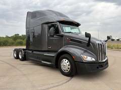 2023 Peterbilt 579 photo 1