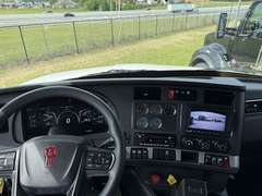 2027 Kenworth T880 photo 3