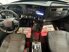 2027 Kenworth T880 photo 2