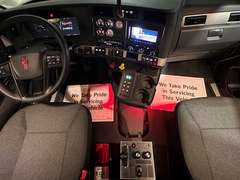 2027 Kenworth T880 photo 2