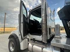 2027 Kenworth T880 photo 7