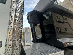 2027 Kenworth T880 photo 8