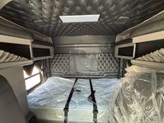 2027 Kenworth W900L photo 8
