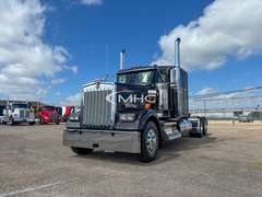 2027 Kenworth W900L photo 2