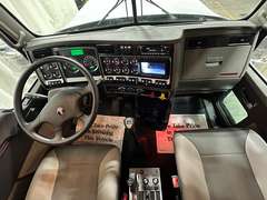 2027 Kenworth W900 photo 3
