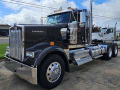2027 Kenworth W900L photo 2