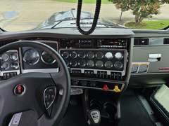 2027 Kenworth W900L photo 3