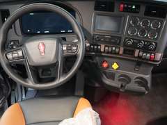 2027 Kenworth T680 photo 2