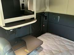 2027 Kenworth T880S PH photo 10