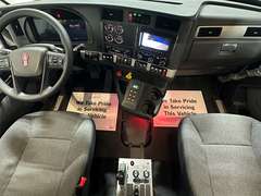 2027 Kenworth T880S photo 3