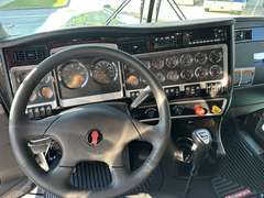 2027 Kenworth W900L photo 3