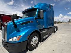 2022 Peterbilt 579 photo 2