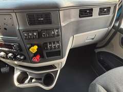 2022 Peterbilt 579 photo 3