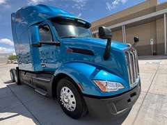 2022 Peterbilt 579 photo 1