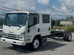 2027 Isuzu NPR-HD photo 2
