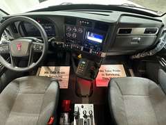 2027 Kenworth T880 photo 2