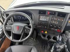 2027 Kenworth W990 photo 3
