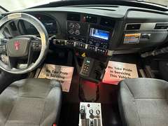 2027 Kenworth T880S photo 2