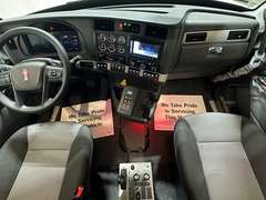 2027 Kenworth T880S photo 2