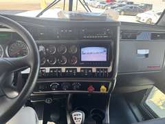 2027 Kenworth W900 photo 10