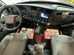 2027 Kenworth T880S photo 2
