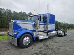 2027 Kenworth W900L photo 2
