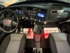 2027 Kenworth T880S photo 3