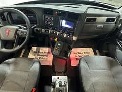 2027 Kenworth T880S photo 2