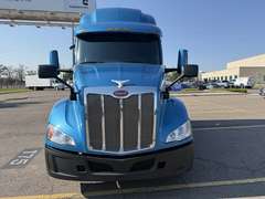 2022 Peterbilt 579 photo 2