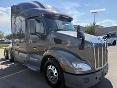 2022 Peterbilt 579 photo 1