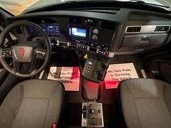 2027 Kenworth T880S PH photo 2