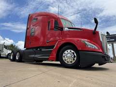 2023 Kenworth T680 photo 1