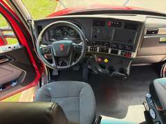 2023 Kenworth T680 photo 2
