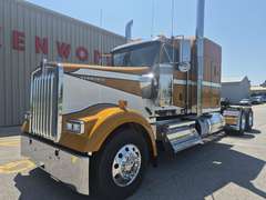 2027 Kenworth W900L photo 2