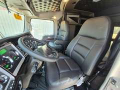 2027 Kenworth W900L photo 3