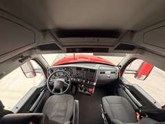 2022 Kenworth T680 photo 3