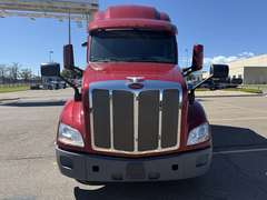 2021 Peterbilt 579 photo 2