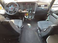 2023 Kenworth T680 photo 3