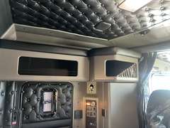 2027 Kenworth W900L photo 3