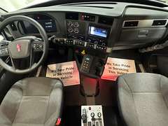 2027 Kenworth T880S photo 2