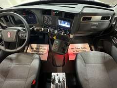 2027 Kenworth T880S photo 2