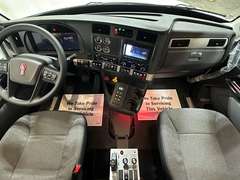 2027 Kenworth T880S photo 2