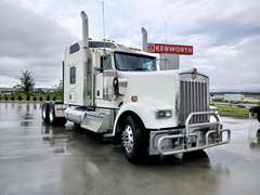 2023 Kenworth W900L photo 1