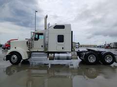 2023 Kenworth W900L photo 4