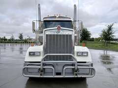 2023 Kenworth W900L photo 2