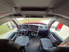 2024 Kenworth T680 photo 3