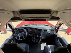 2023 Kenworth T680 photo 3