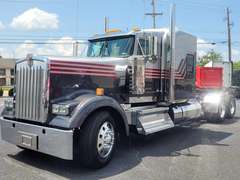 2023 Kenworth W900L photo 2