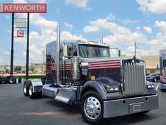 2023 Kenworth W900L photo 1