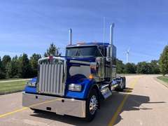 2027 Kenworth W900L photo 2